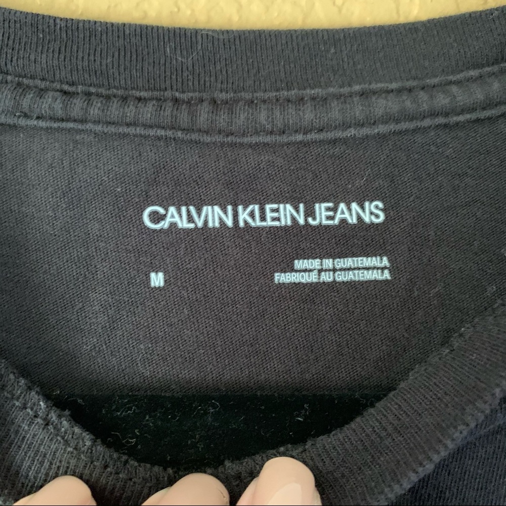 Calvin Klein Circle Monogram Logo Crewneck T-Shirt - Picture 6 of 7